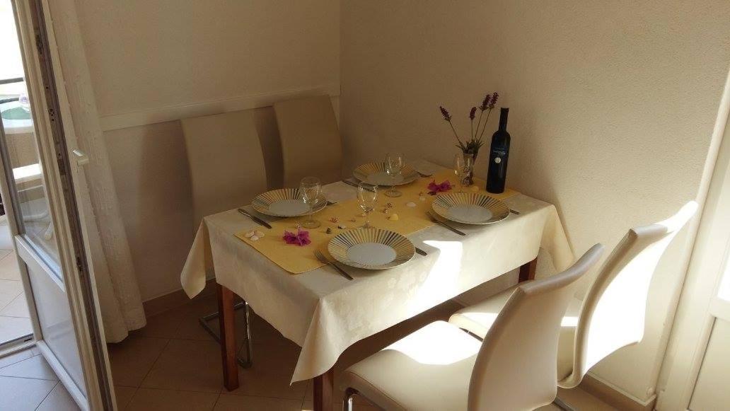 Apartmani Kontic Baska Voda Luaran gambar