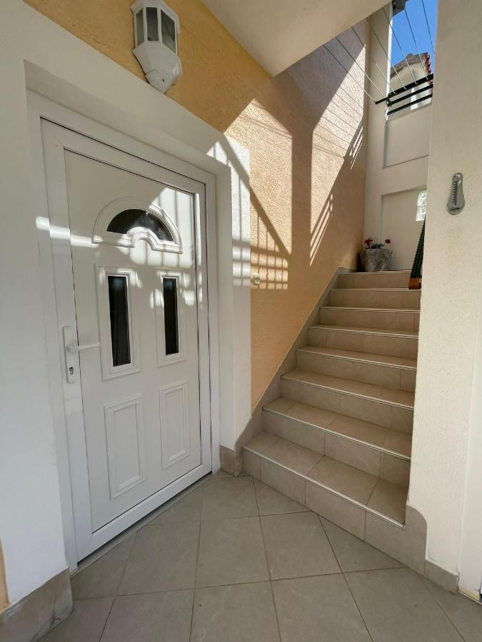 Apartmani Kontic Baska Voda Luaran gambar